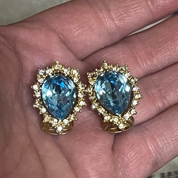 DIOR Vintage Clip On Earrings - Picture 9 of 10